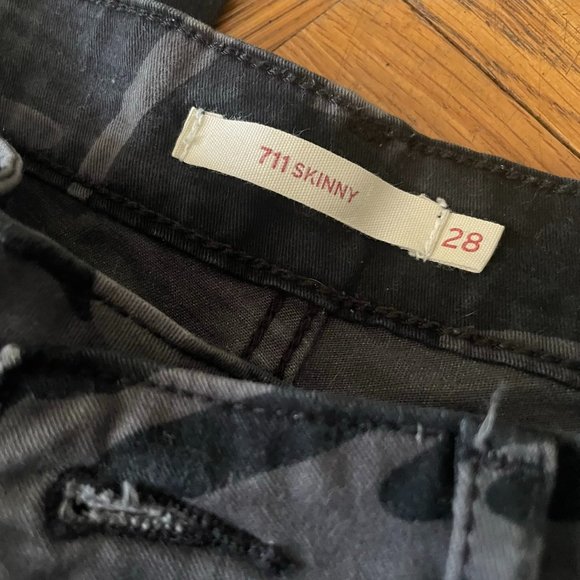 Levi's 711 Skinny Jeans - Picture 2 of 8